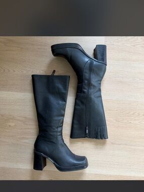 Tommy Hilfiger 90s black leather knee high boots